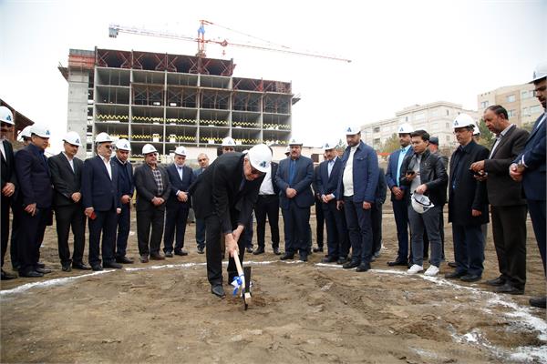 پروژه فاخر برج‌های مسکونی 1000 واحدی فردوسی مشهد با حضور مسئولان استانی و کشور کلنگ‌زنی شد.